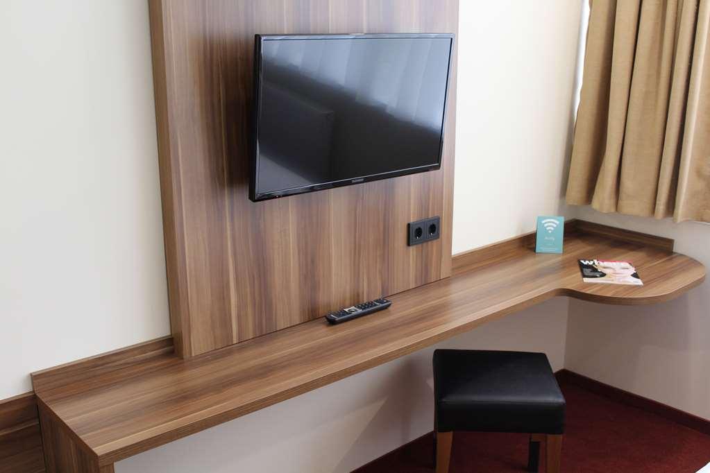 B&B Hotel Berlin-Adlershof Berlim Quarto foto