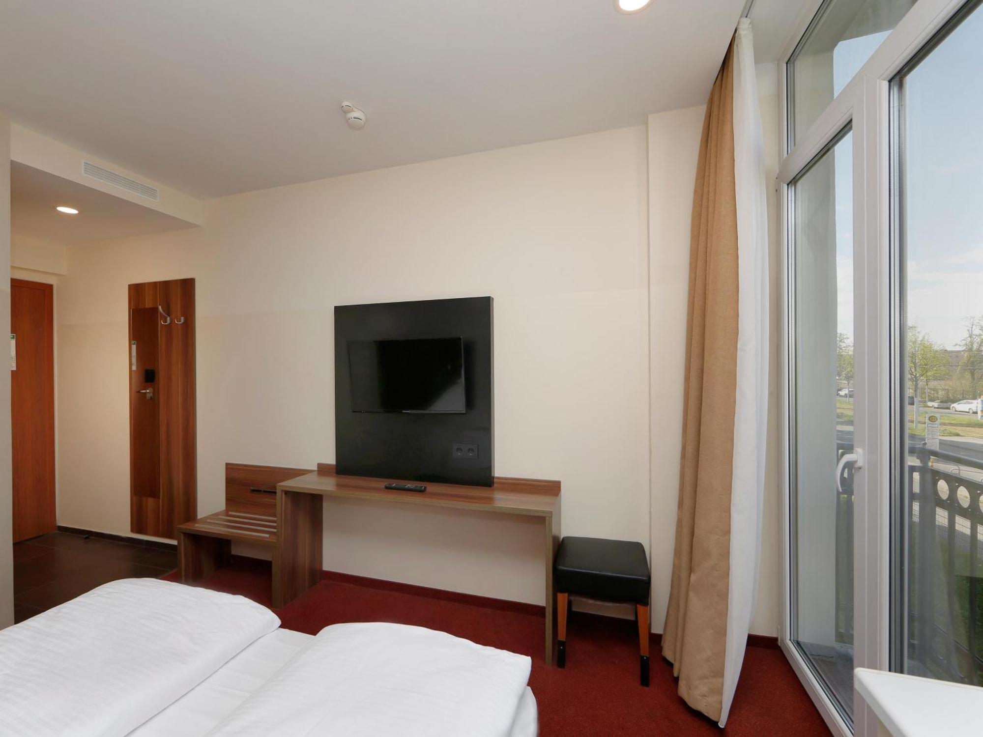 B&B Hotel Berlin-Adlershof Berlim Exterior foto